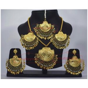 24 Ct. Gold Plated Necklace Earrings set with matching Tikka J0120